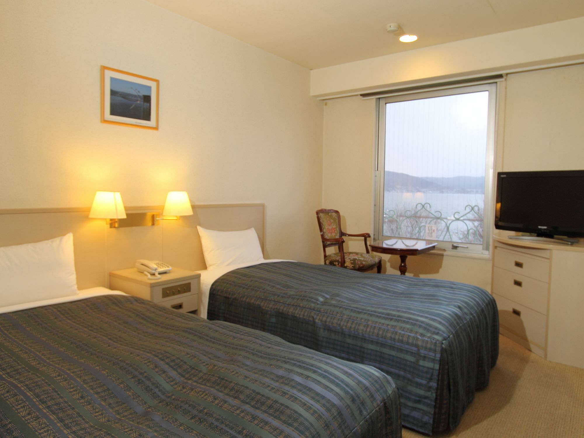 Suwa Lakeside Hotel Екстериор снимка