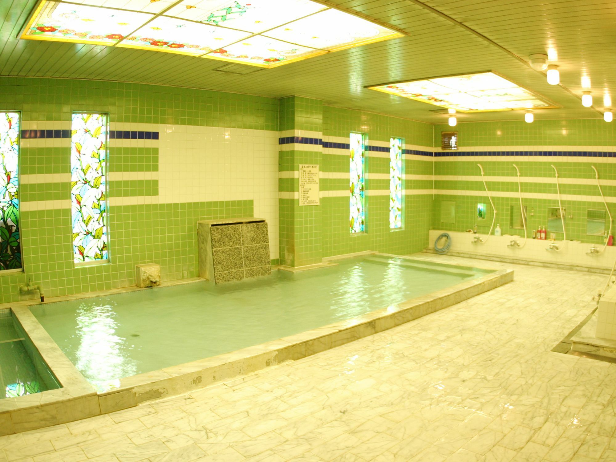 Suwa Lakeside Hotel Екстериор снимка